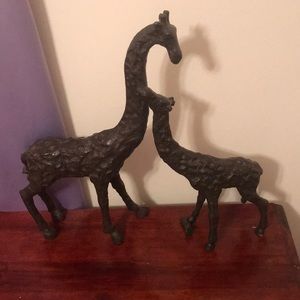 Giraffe figurines